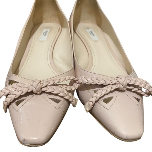 Prada Beige Patent Leather Bow Pointed Toe Kitten Block Heels Classic Quite Lux - Picture 16 of 16